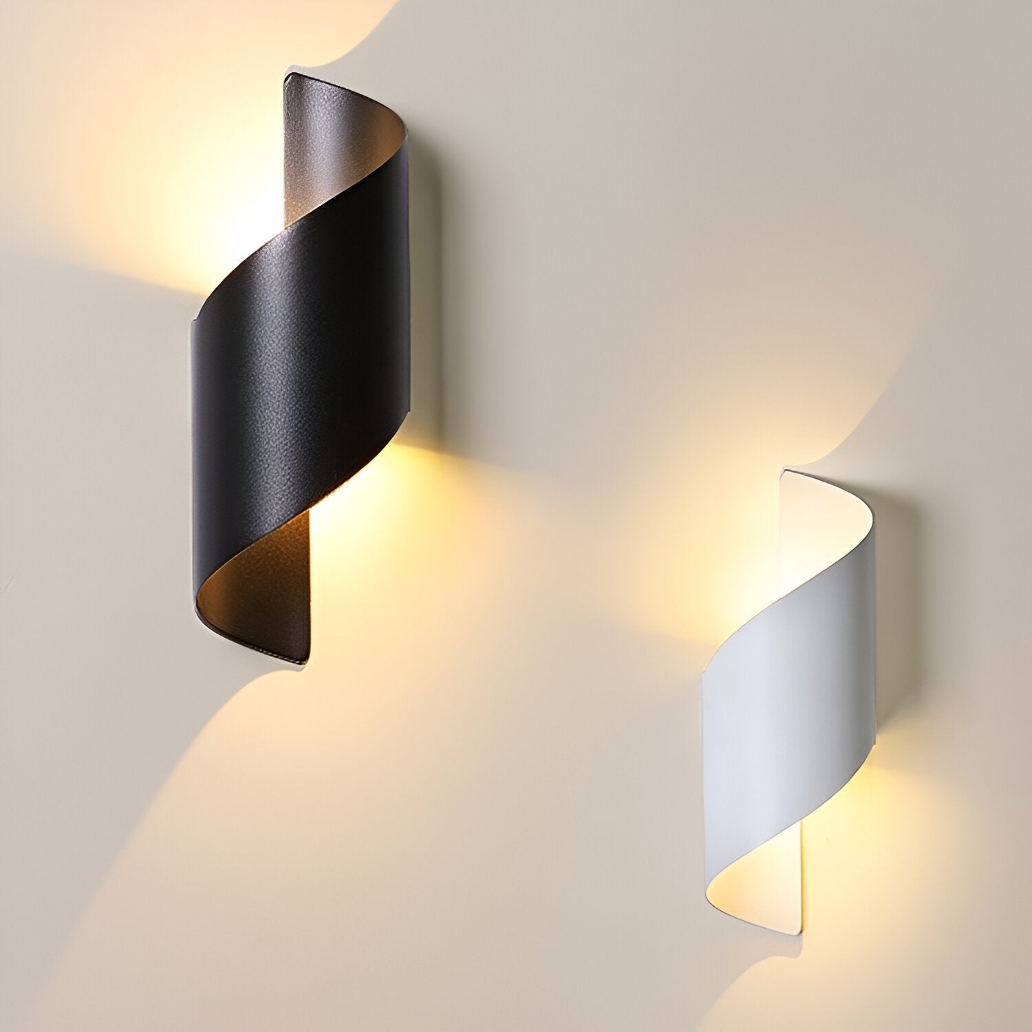 Aluwelle – Nordic Aluminum Wave Wrap Wall Light