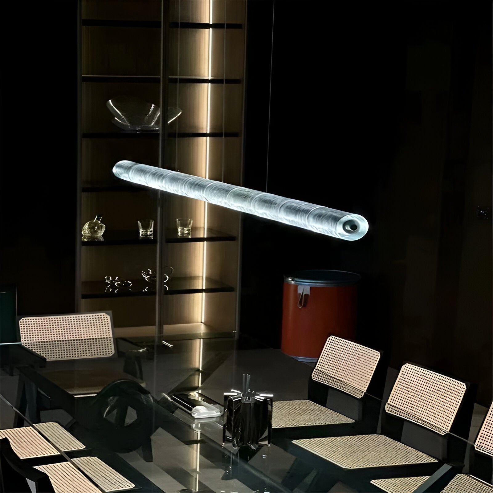 Revion – závěsná lampa z nordického hliníku se skleněným stínidlem