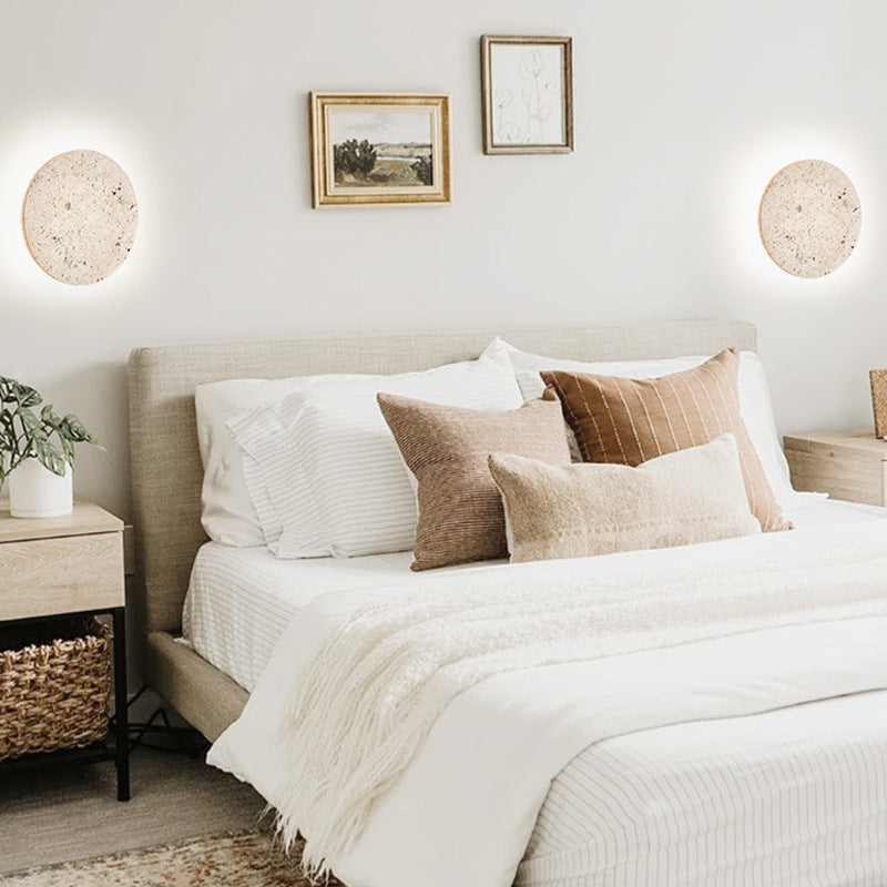 Travurae – Kulaté nástěnné světlo z travertinu