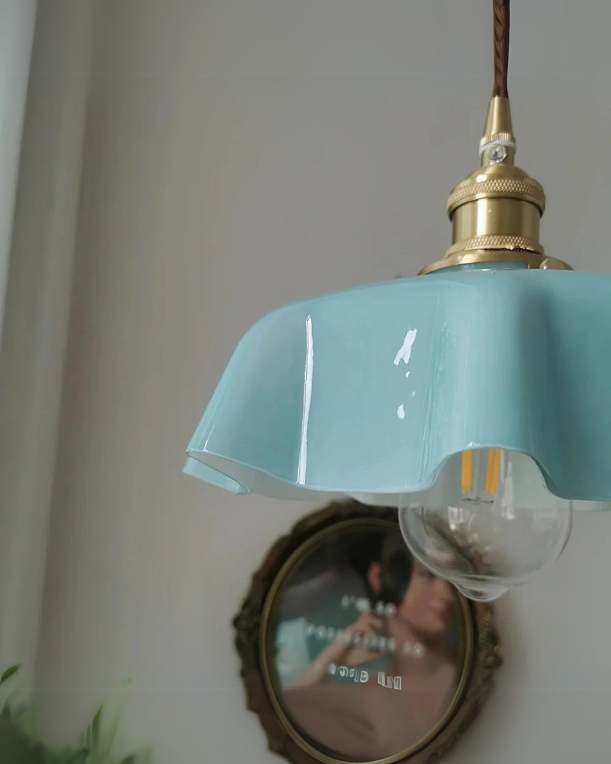 Velmira – Luz Moderna de Resplandor Encantador