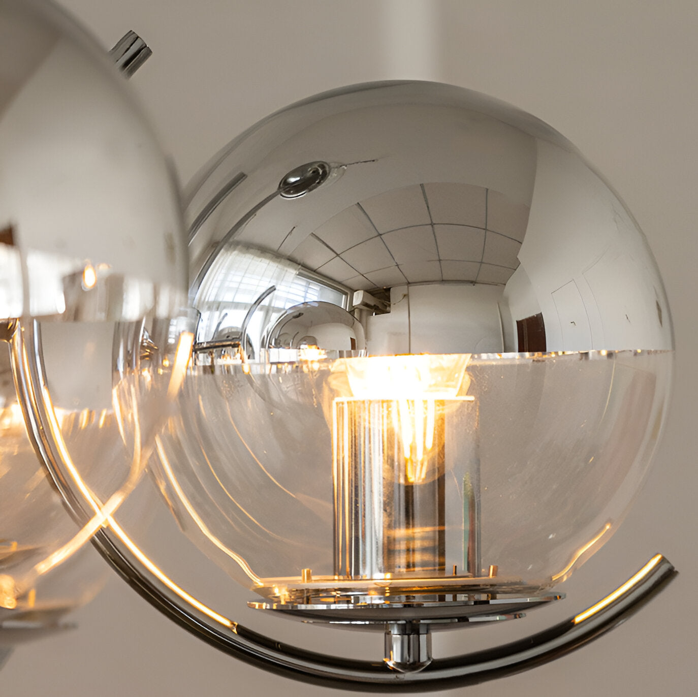 Chromeva- Lampadario rotondo in vetro cromato dallo stile retrò