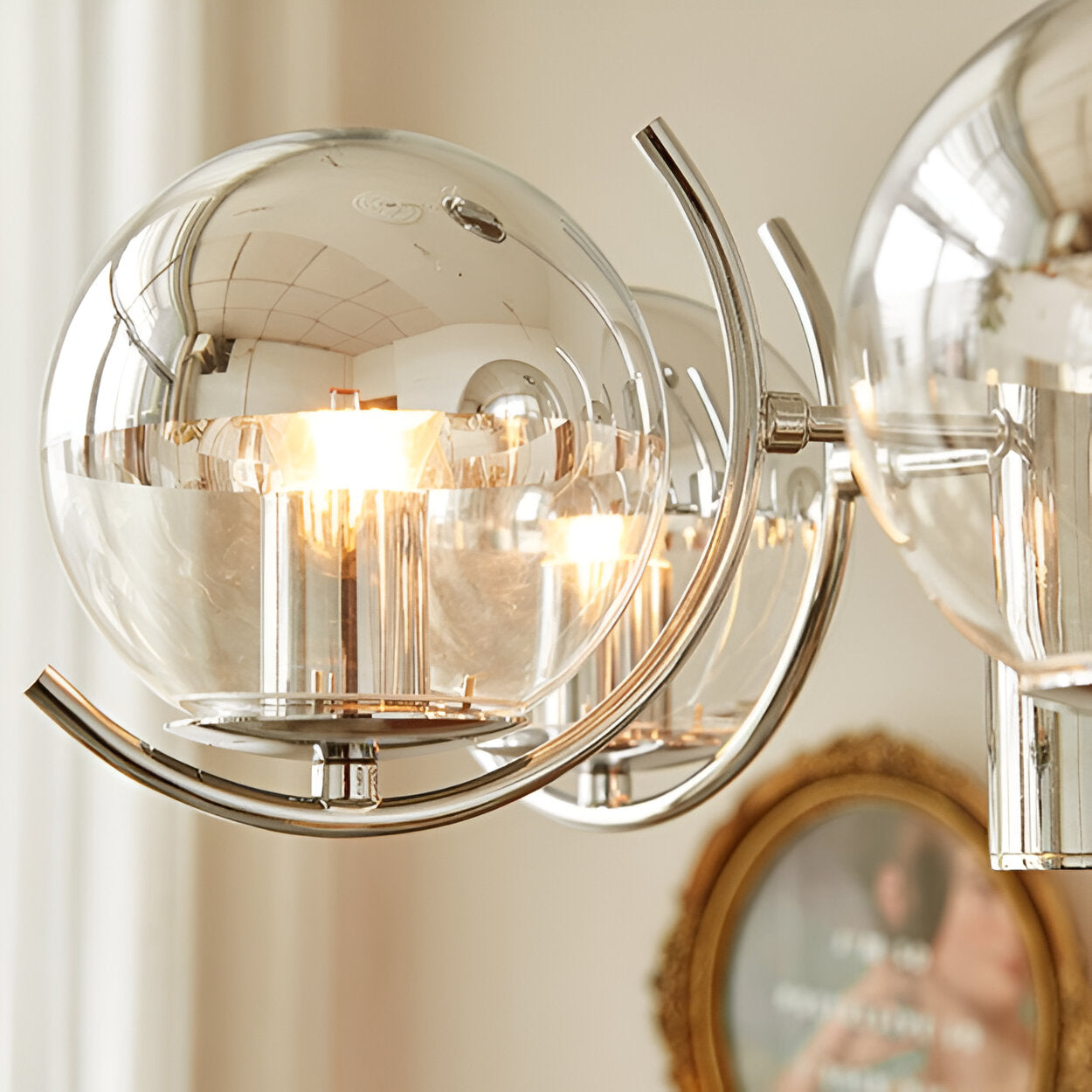 Chromeva- Lampadario rotondo in vetro cromato dallo stile retrò