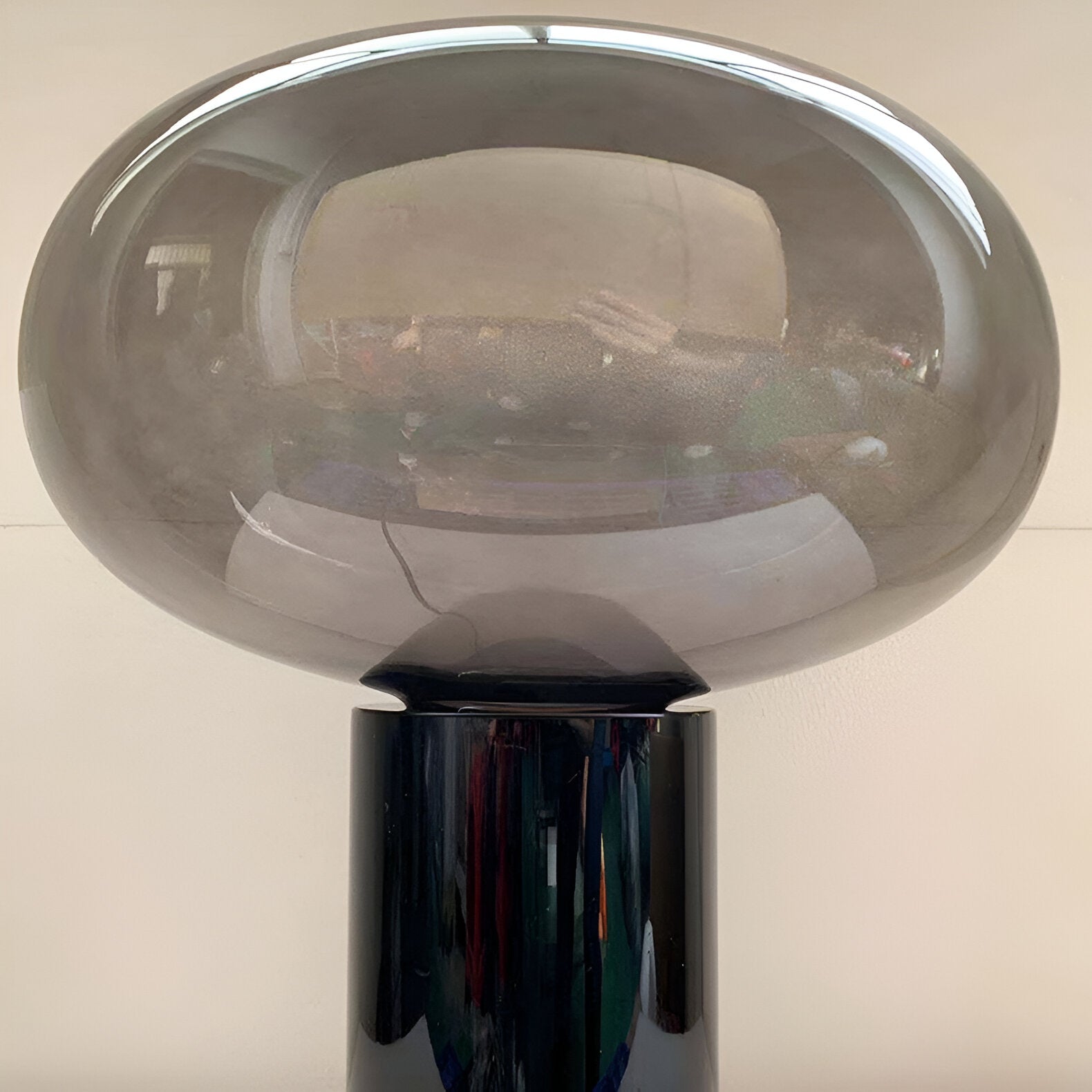 Caelith - Glasbordlampe med retro marmorfod