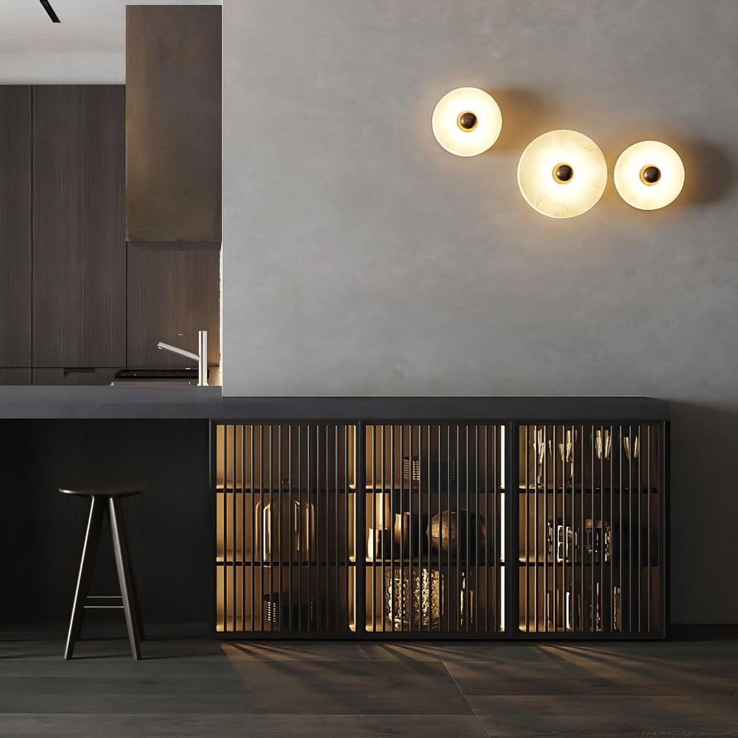 Alavara – Alabasterglans Minimalistisk Elegance Væglampe