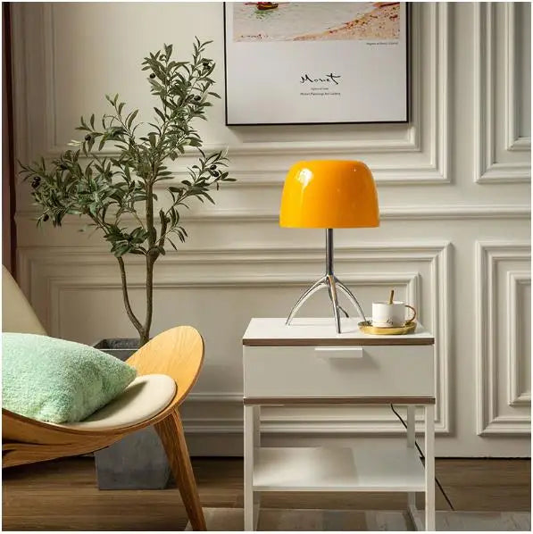 Orluné – Bauhaus Tripod Desk Lamp