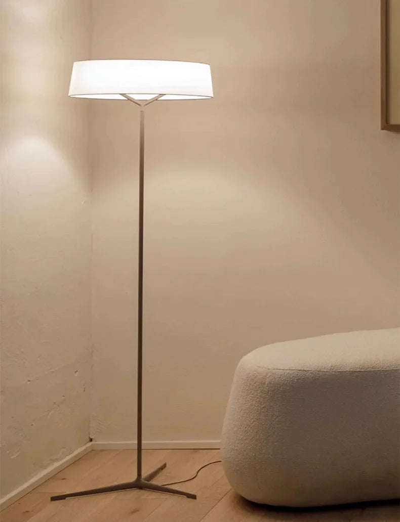 Syanthe – Lampada da terra minimalista a LED