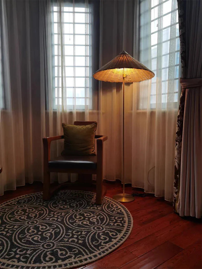 Solvenn – Rattan állólámpa