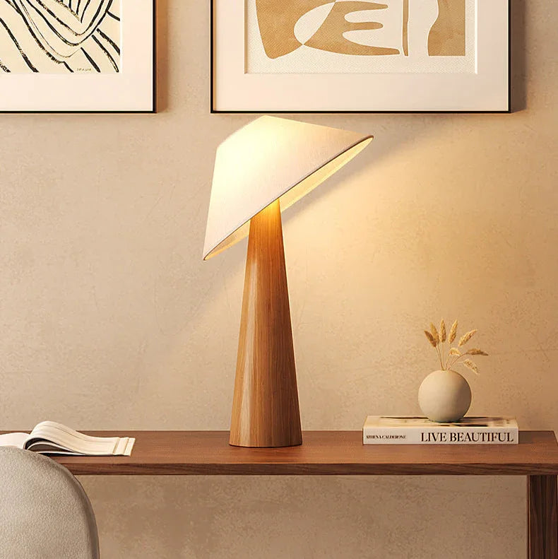 Norei – moderní stolní a podlahová lampa pro dvojí použití