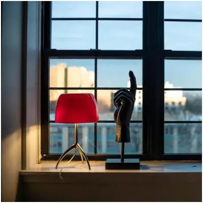 Orluné – Bauhaus Tripod Desk Lamp