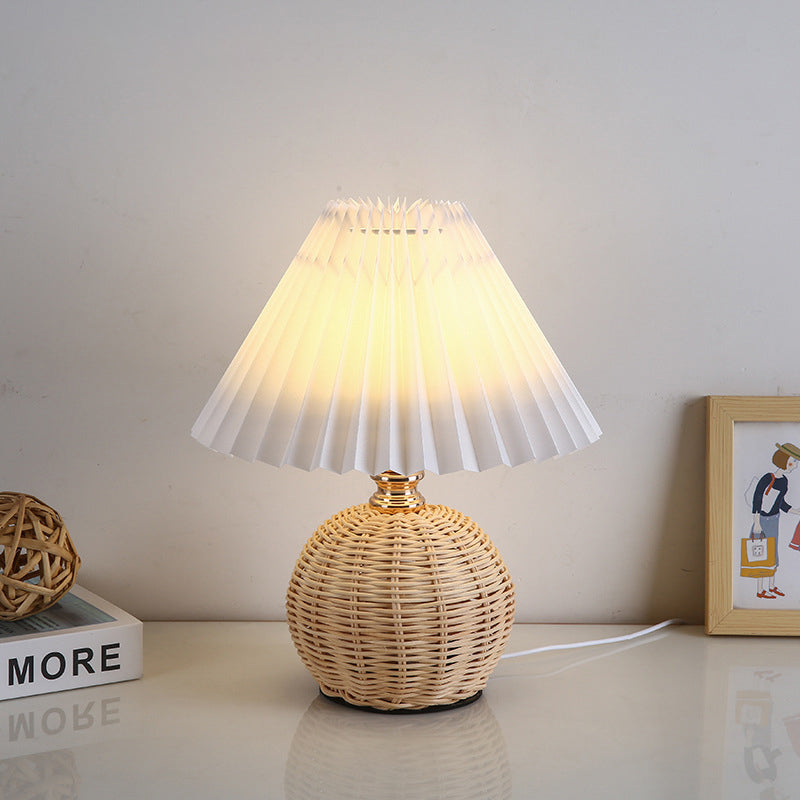 Aurevynn - Rattanstof Konisk LED Bordlampe