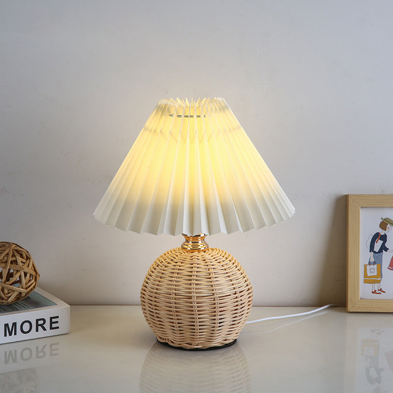 Aurevynn - Rattanstof Konisk LED Bordlampe