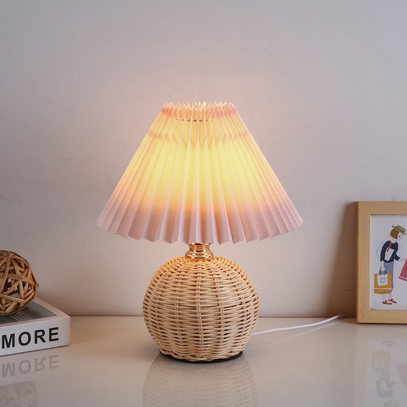 Aurevynn - Rattanstof Konisk LED Bordlampe