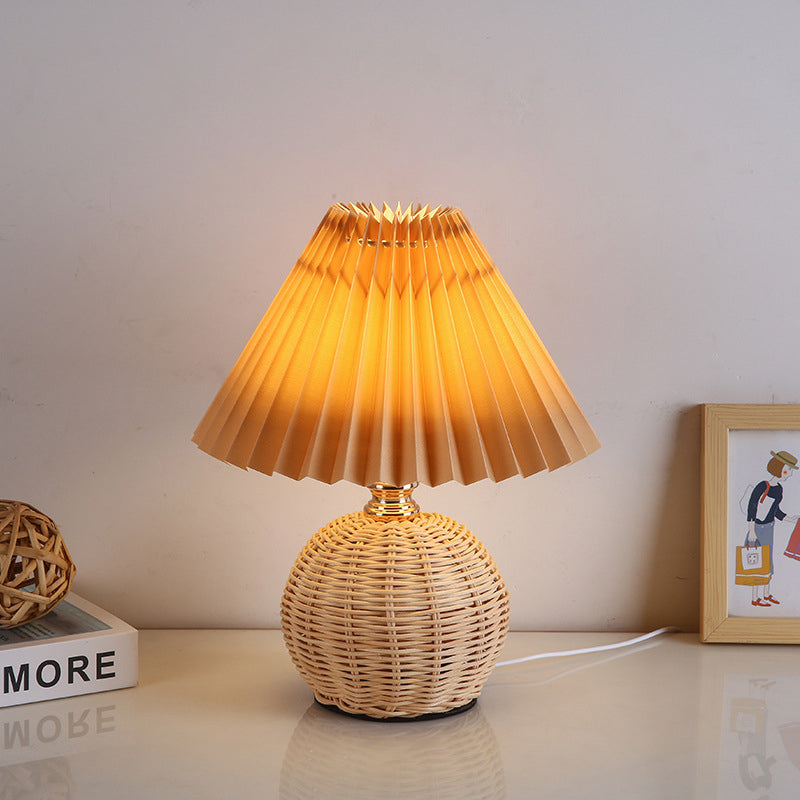 Aurevynn - Rattanstof Konisk LED Bordlampe