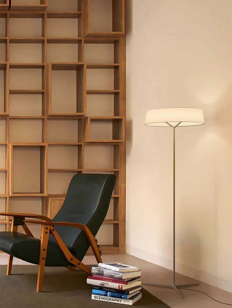 Syanthe – Lampada da terra minimalista a LED