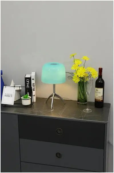 Orluné – Bauhaus Tripod Desk Lamp