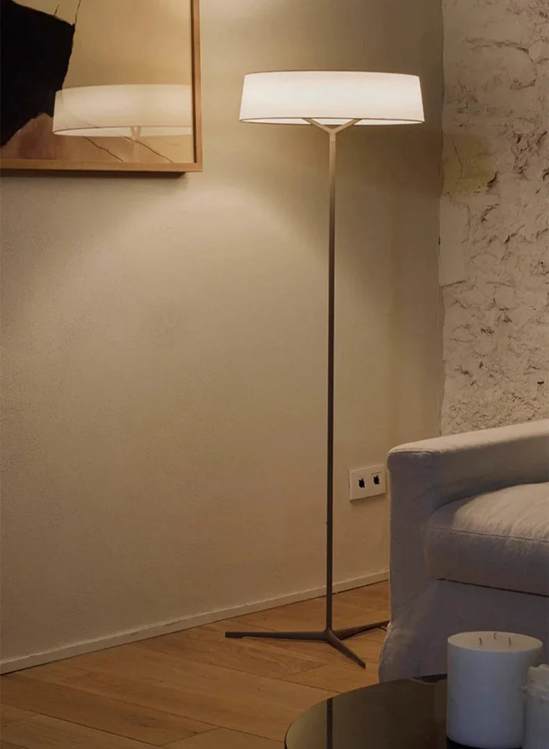 Syanthe – Lampada da terra minimalista a LED