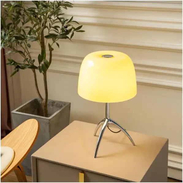 Orluné – Bauhaus Tripod Desk Lamp