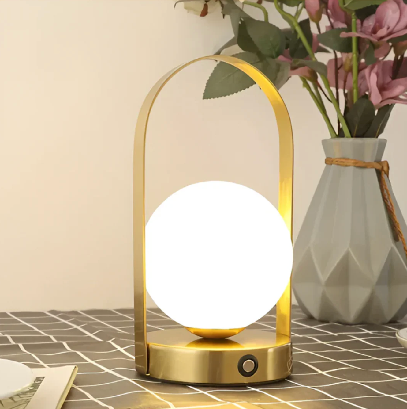 Luméri - LED stolná lampa Globe