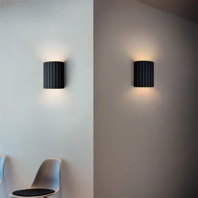 Anden - moderní nástěnná lampa s reliéfem