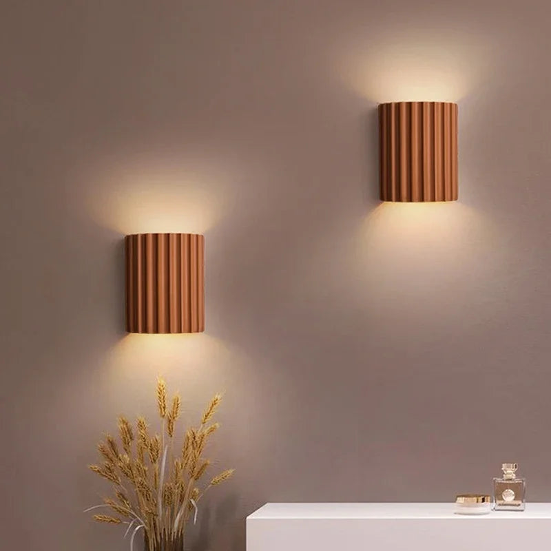Anden - moderní nástěnná lampa s reliéfem