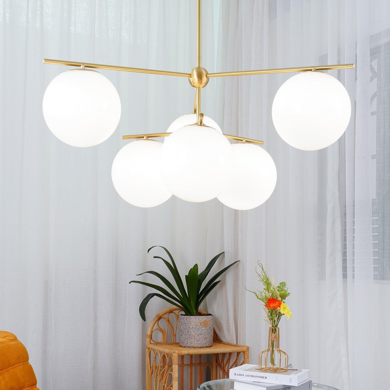 Brassari - Lampadario a stelo con sfera in ottone di lusso