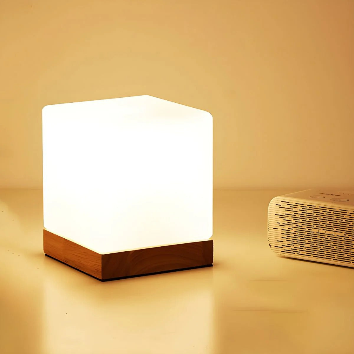 Lempora - LED stolní lampa s dřevěným podstavcem