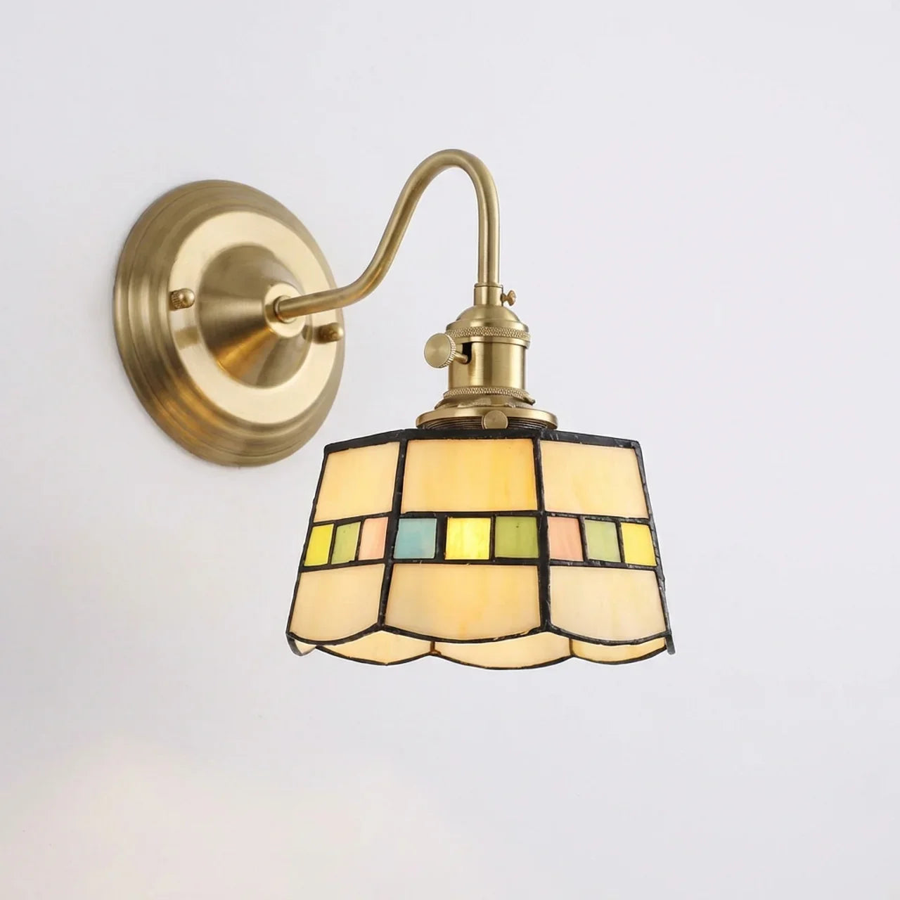 Aurelium – Vintage Tiffany Glass Brass Wall Sconce Lamp