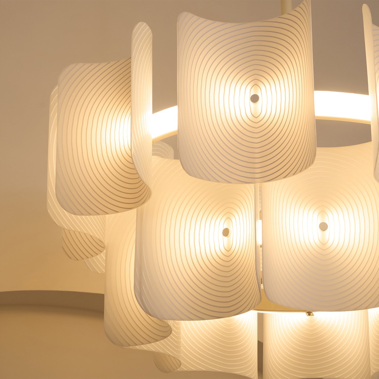 Vitralei – Lampadario Rotondo a LED Creativo e Moderno