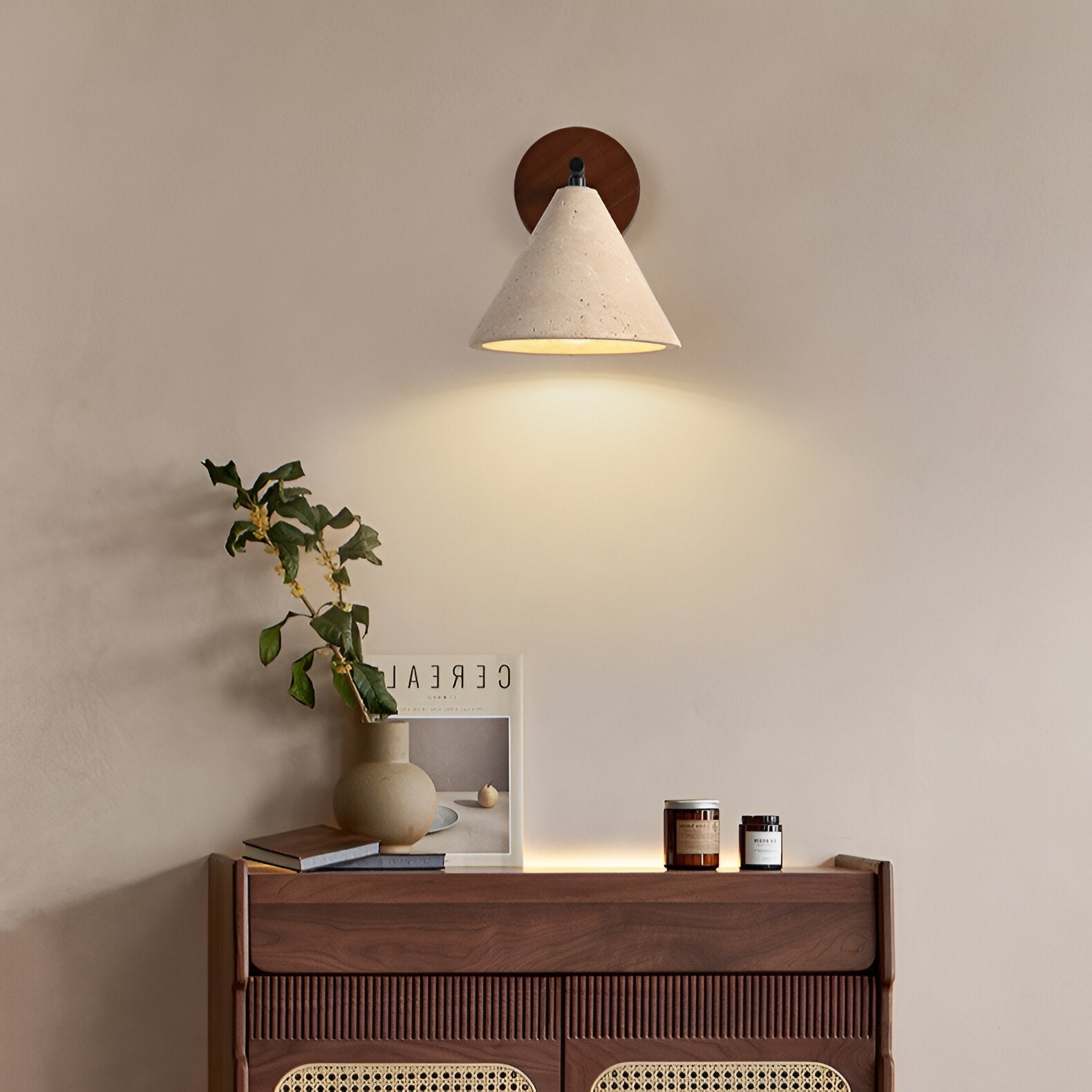 Travessae – Lámpara de Pared LED en Forma de Cono de Travertino Amarillo