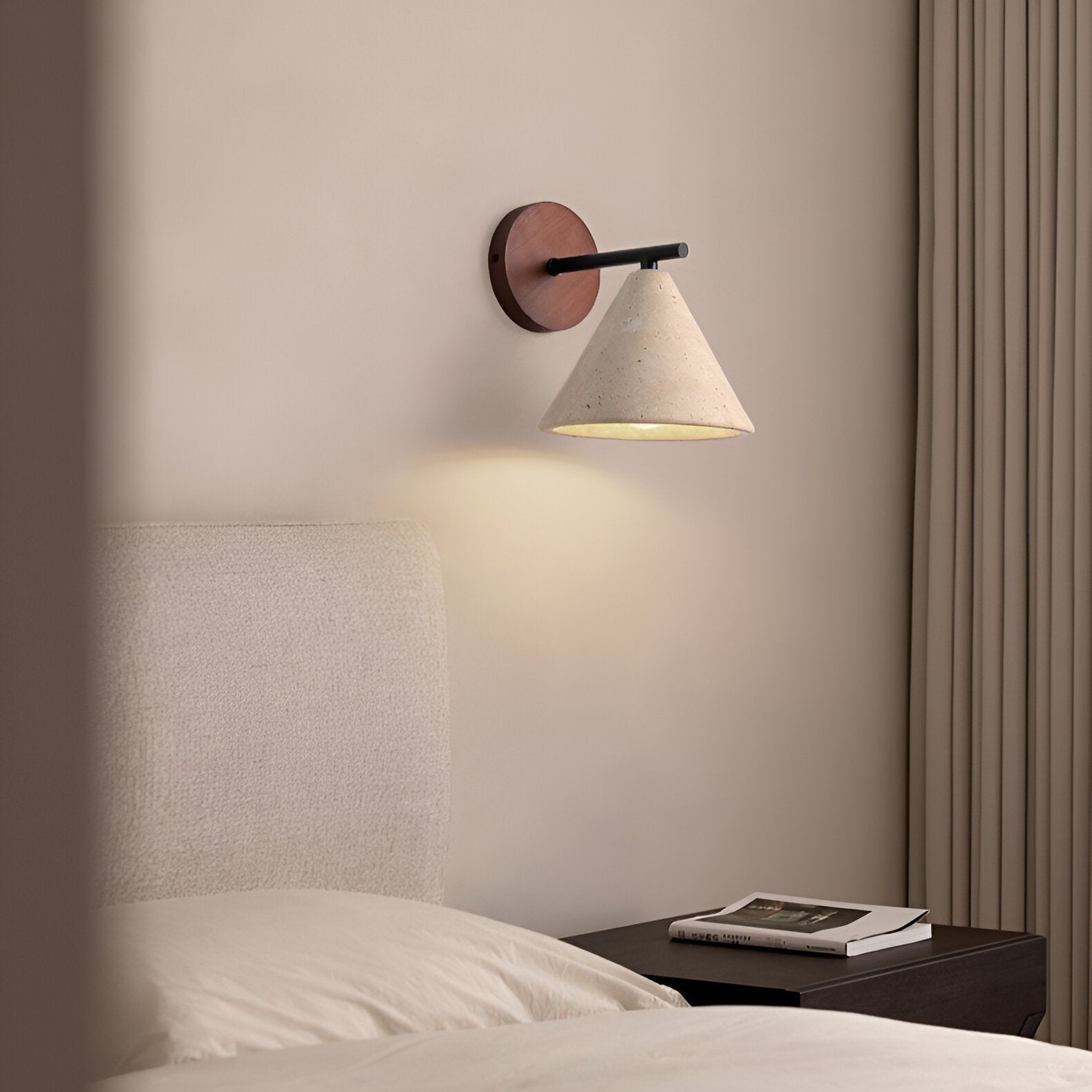 Travessae – Lámpara de Pared LED en Forma de Cono de Travertino Amarillo