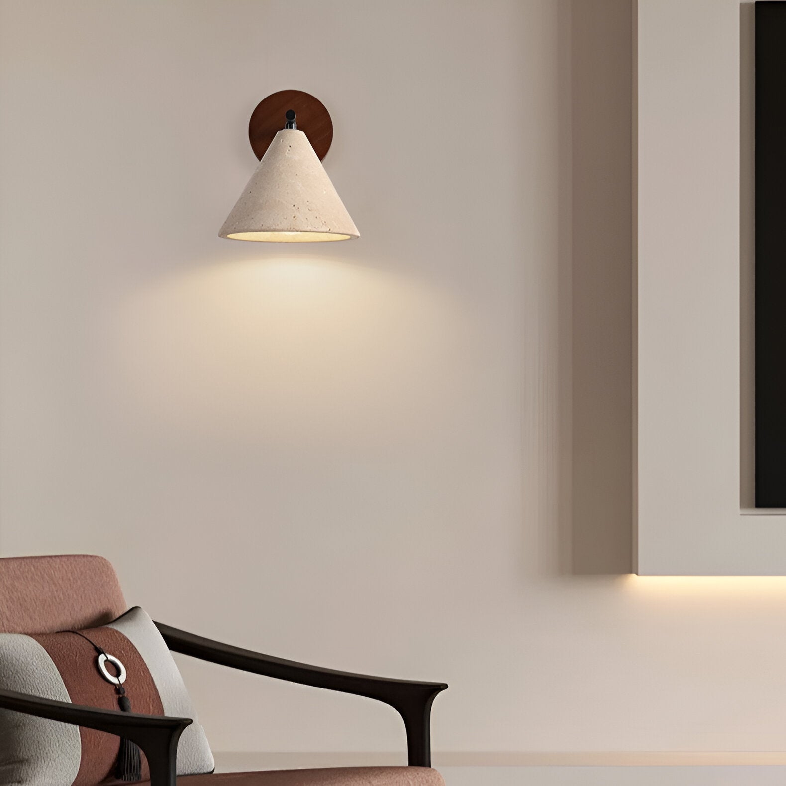 Travessae – Lámpara de Pared LED en Forma de Cono de Travertino Amarillo