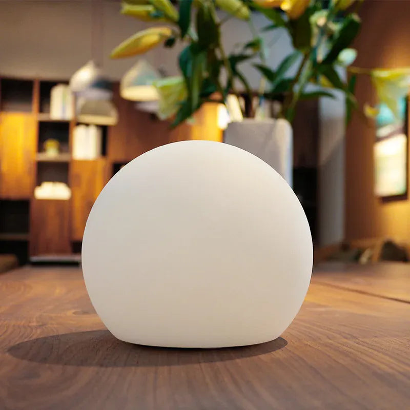 Lunoré – Trådløs LED Globe Moon Bordlampe