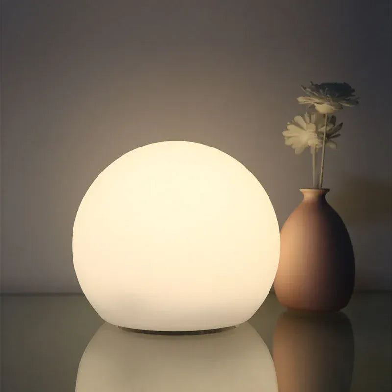Lunoré – Trådløs LED Globe Moon Bordlampe