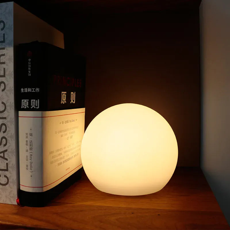 Lunoré – Trådløs LED Globe Moon Bordlampe