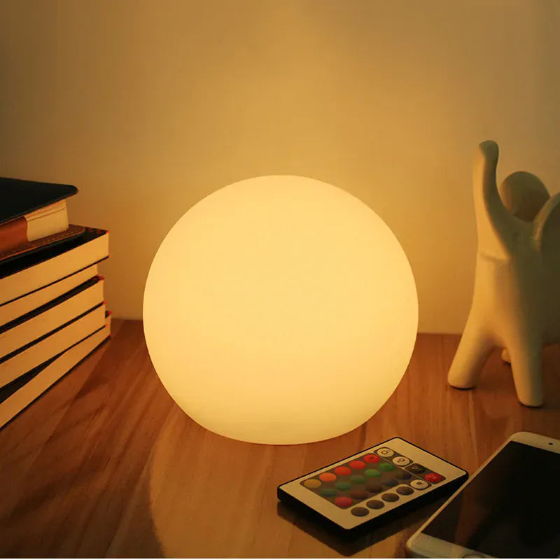 Lunoré – Trådløs LED Globe Moon Bordlampe