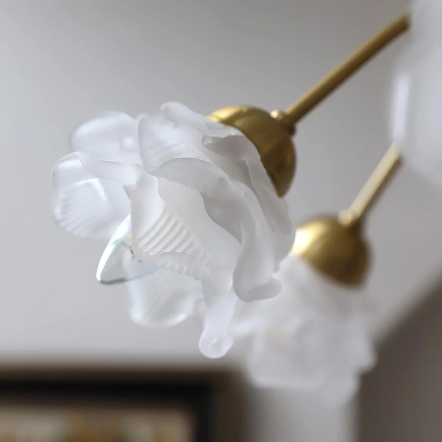 Rosavelle – Lámpara colgante escultórica inspirada en flores