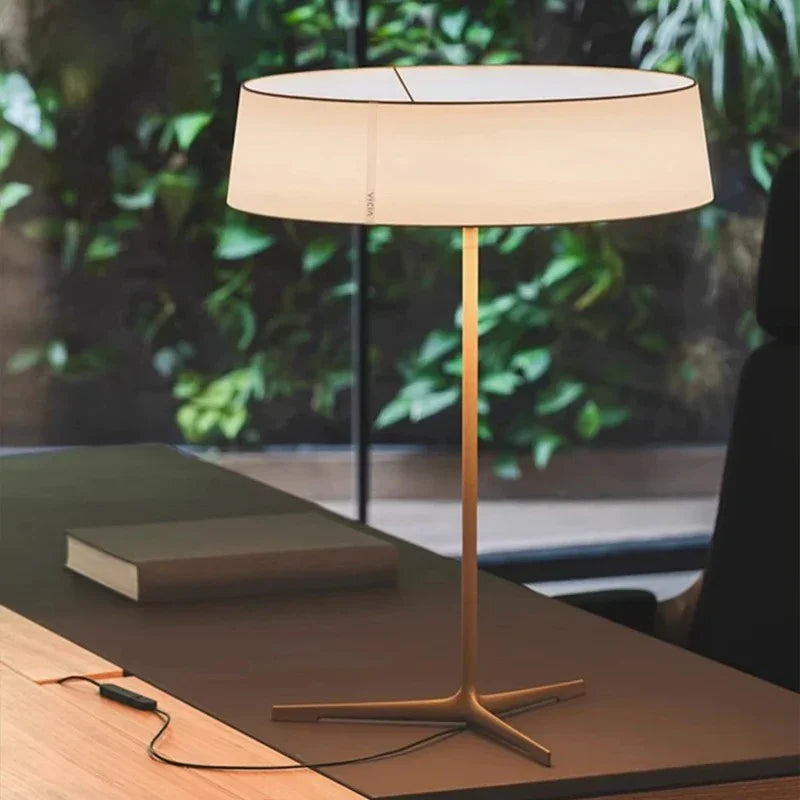 Syanthe – Lampada da terra minimalista a LED