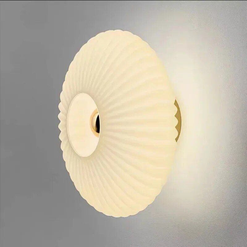 Marian – Lampada da parete moderna in vetro con paralume ondulato
