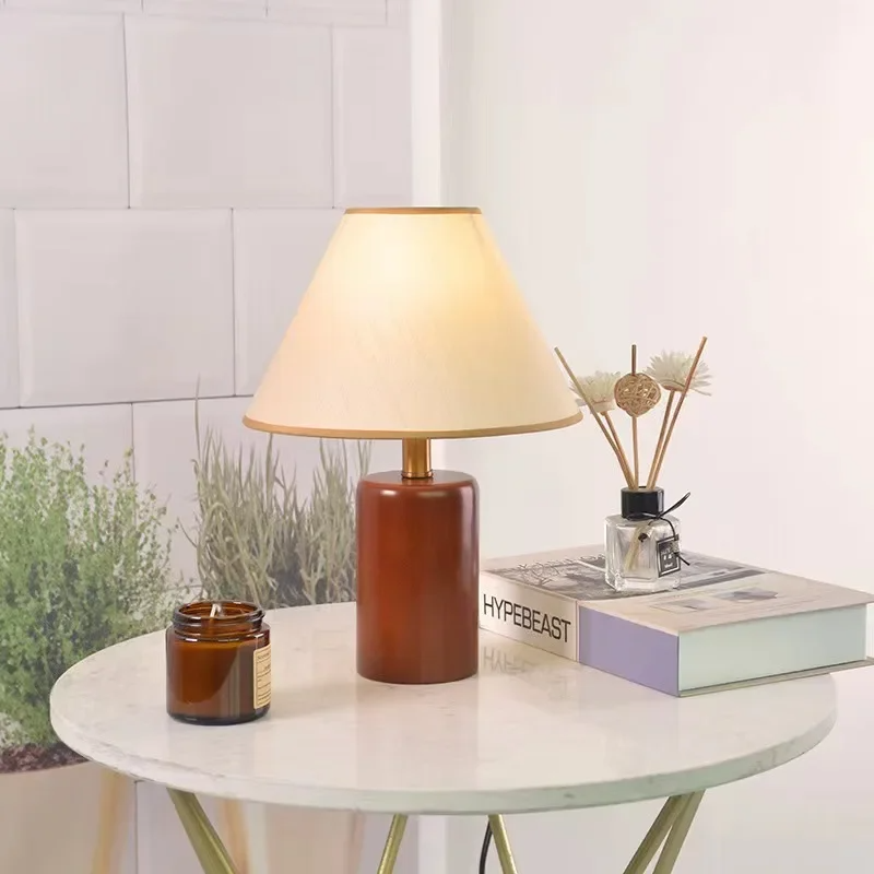 Renvara - korejská skládací stolní lampa v retro stylu