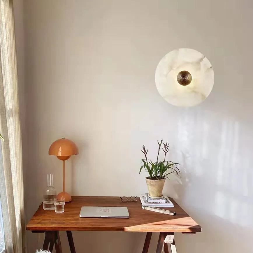 Alavara – Alabasterglans Minimalistisk Elegance Væglampe