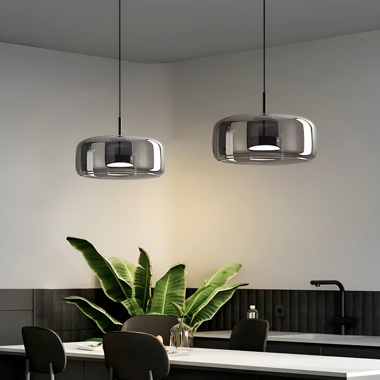 Vetrail - Retro Modern Glass LED Pendant Light