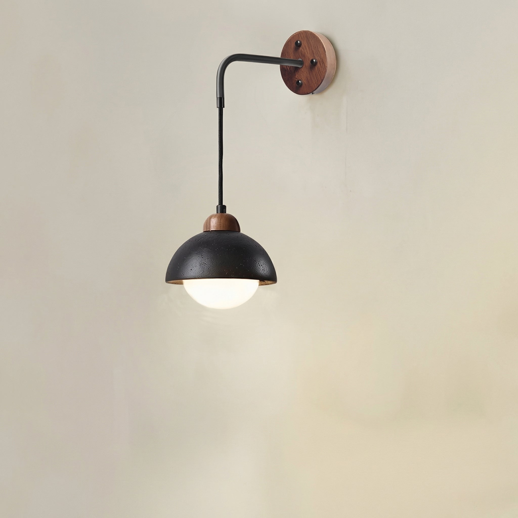 Travionyx – Lampe murale suspendue en travertin noir