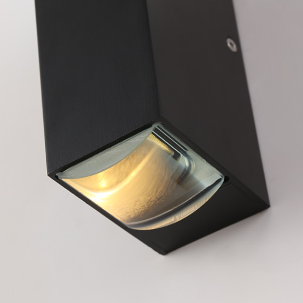 Korvix - Moderní vodotěsné obdélníkové venkovní nástěnné světlo s LED a krytím IP65