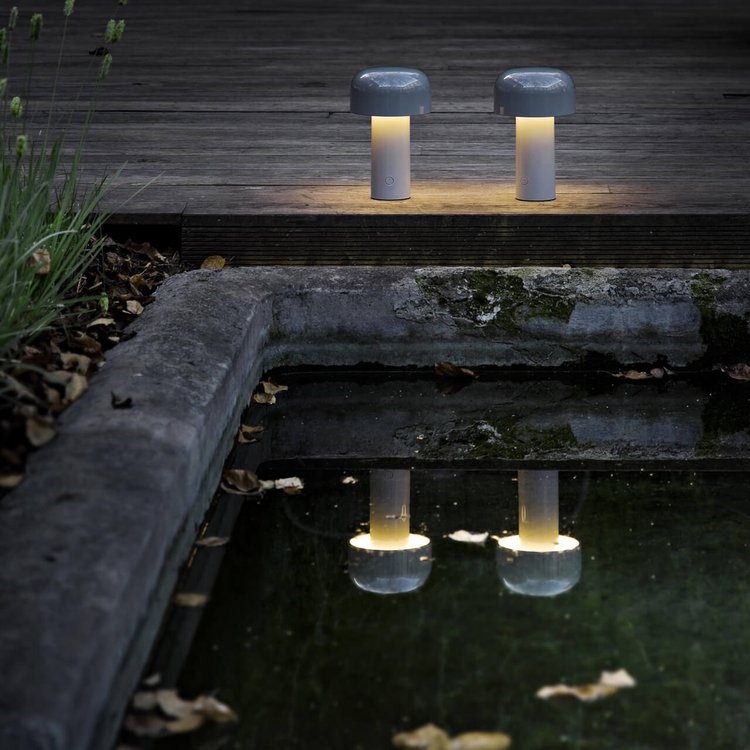 Lumivia - Lampada da Tavolo LED Portatile Illuminazione Elegante