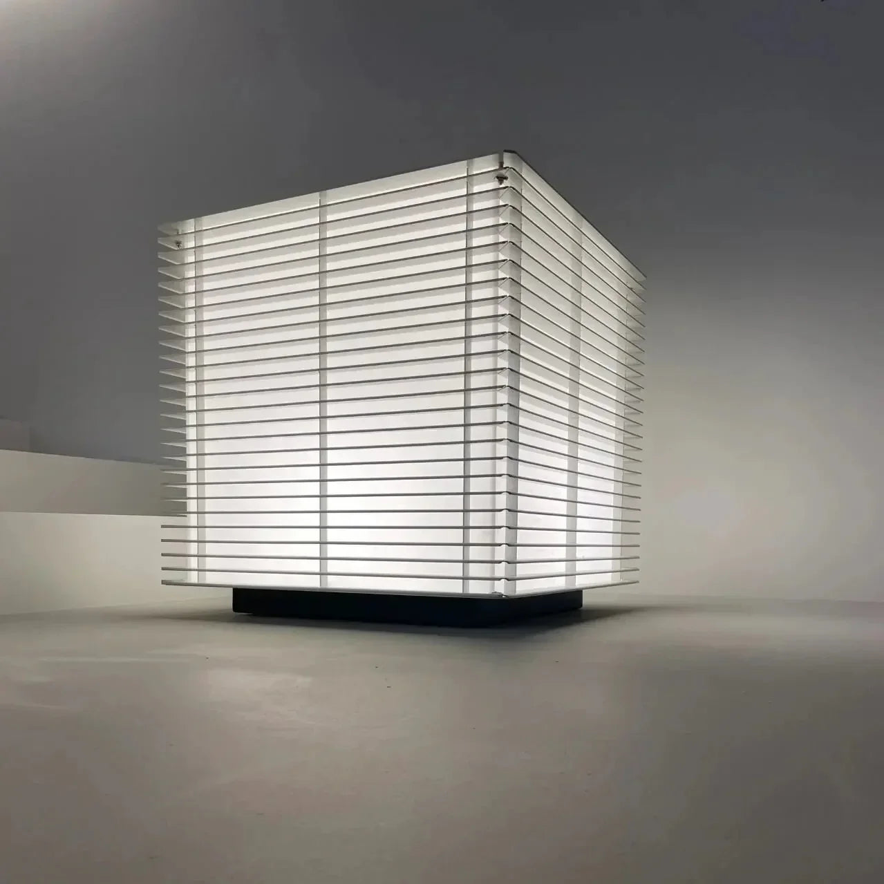 Olivarae – Elegant Moderne Gulvlampe