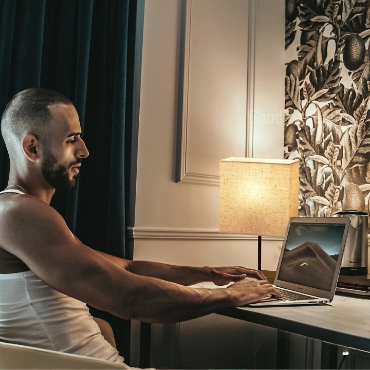 Velmira - Lámpara de Mesa con Encanto Retro