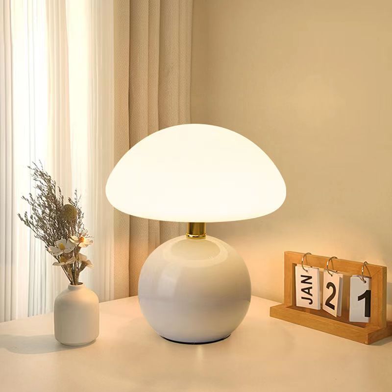 Murom - Lampada da tavolo a forma di fungo con base in ceramica