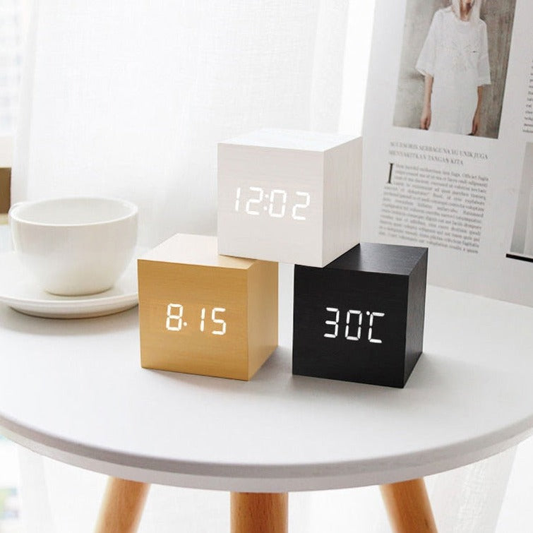 Zenvora – Orologio Sveglia Digitale LED a Cubo in Legno