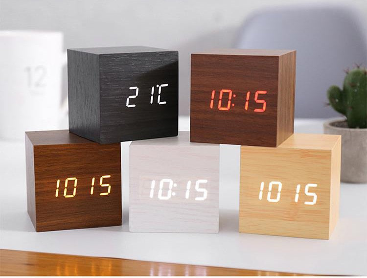 Zenvora – Orologio Sveglia Digitale LED a Cubo in Legno