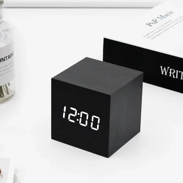 Zenvora – Digitális LED fa kocka ébresztőóra